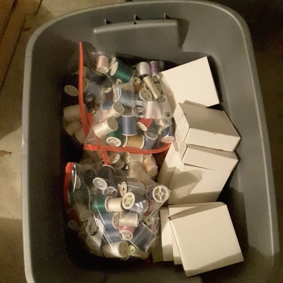 universal thread - Picture 2 of 3